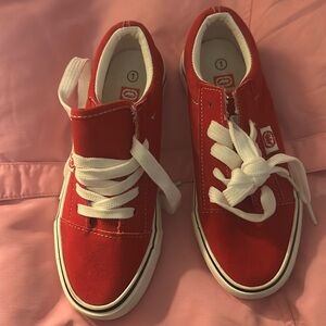 Canvas shoe for boy or girl